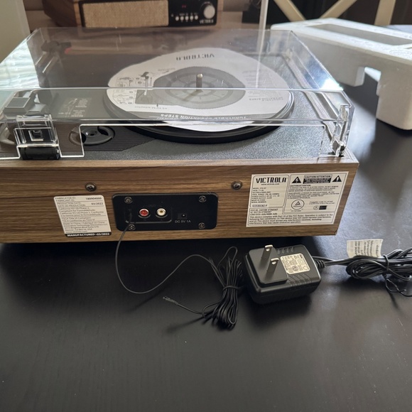 Victrola 3-1 record player EUC - Picture 7 of 8